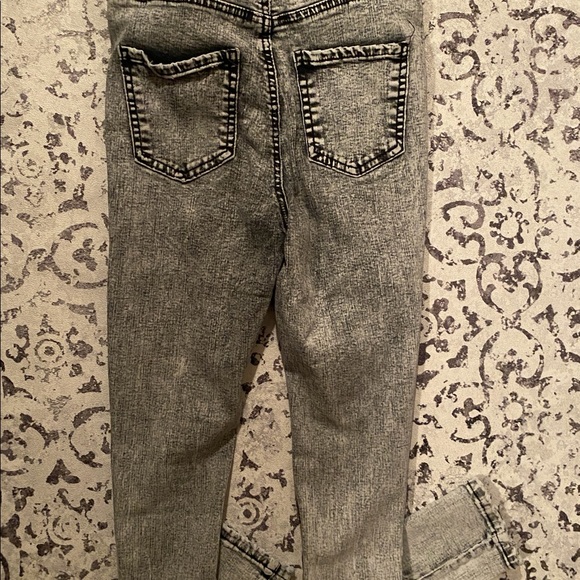 Acid washed black high waisted jeans skinny and distressed size 3 by Refuge - Picture 3 of 3